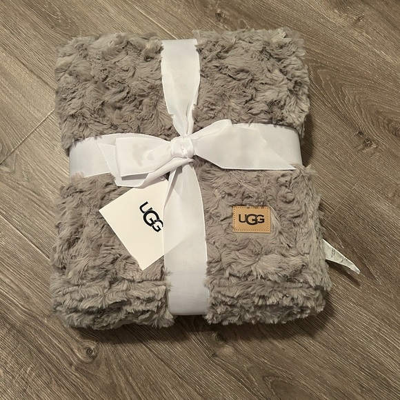 UGG Other - UGG Adalee  Faux Fur Throw Blanket